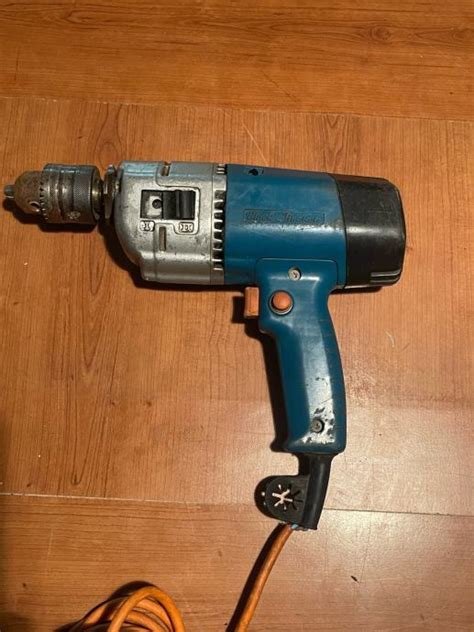 Električna bušilica Black & Decker