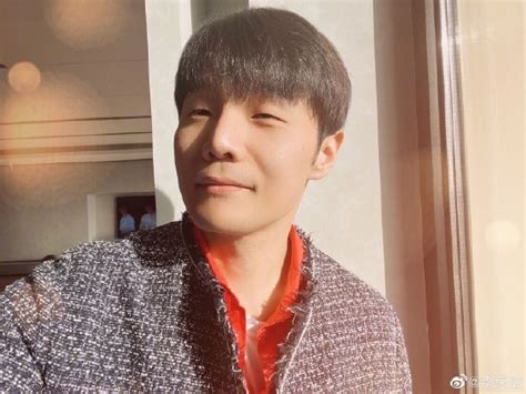 李荣浩预告下午说个大事儿 网友：你要当爸爸了？|评论…