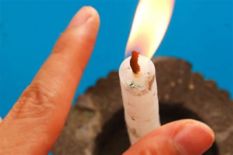 how to put a candle out