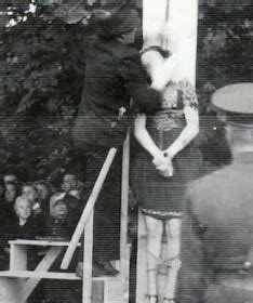 World War II in Pictures: Collaborator Girls