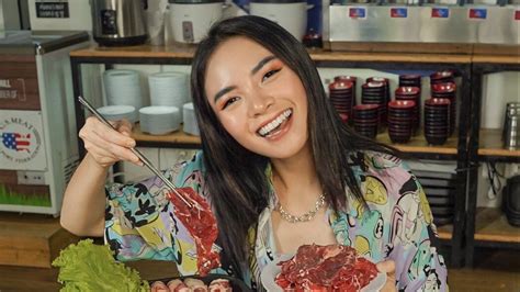 Food Vlogger Populer di Indonesia dengan Konten-Konten yang Bikin Gagal ...