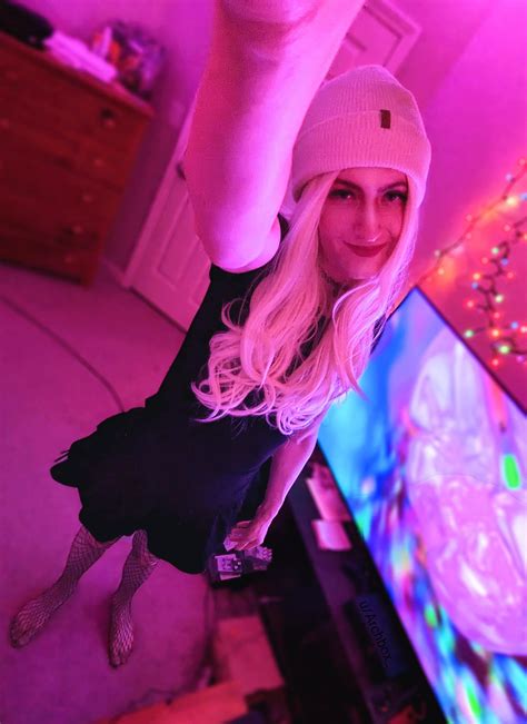 what your brother is actually up to :3 : r/crossdressing