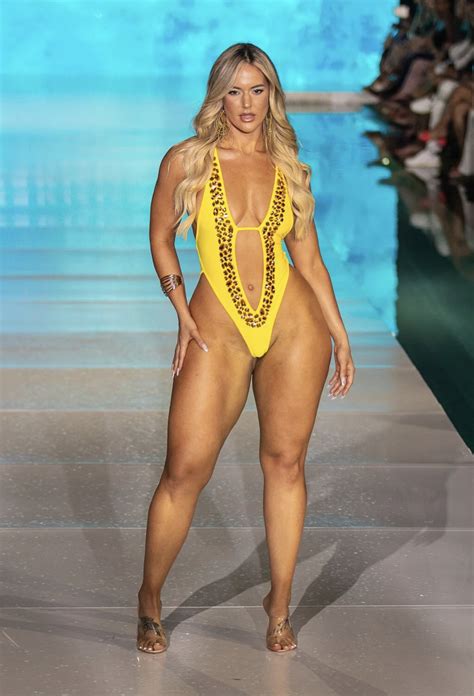 Marissa Dubois - Modelo - ColorMusic