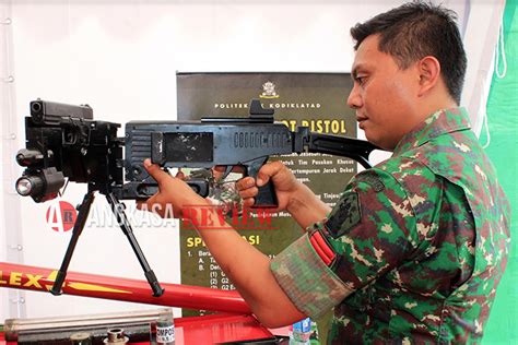 senjata  hasil riset dislitbang tni ad  pameran produk litbang