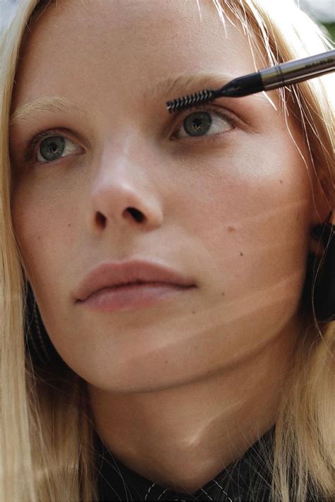 Что такое микрошейдинг бровей | Vogue Russia