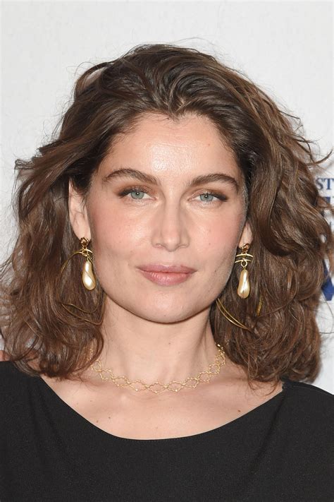 PHOTO. Laetitia Casta, sublime et totalement nue en Une du magazine