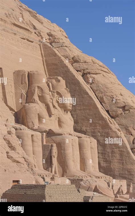 statues pharaoh ramses ii rock temple abu simbel egypt stock photo alamy