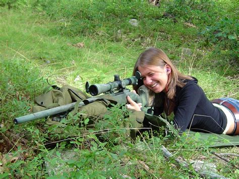 Girls & Guns Wallpaper and Background Image | 1600x1200 | ID:274738