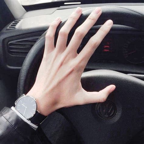 pin  chau virgo su hands mani corpo maschile cura delle unghie