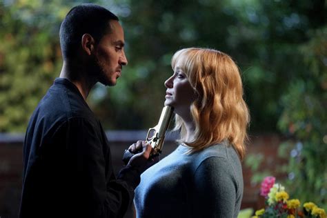 'Good Girls': During What Episode Do Beth and Rio Sleep Together?