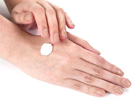 Thuốc bôi da Dibetalic: Tác dụng, liều dùng và tần suất sử dụng