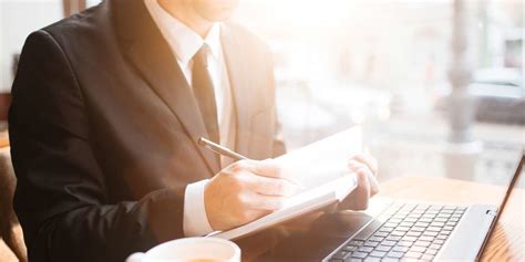 7 ways to spot a fake degree certificate | Luminate