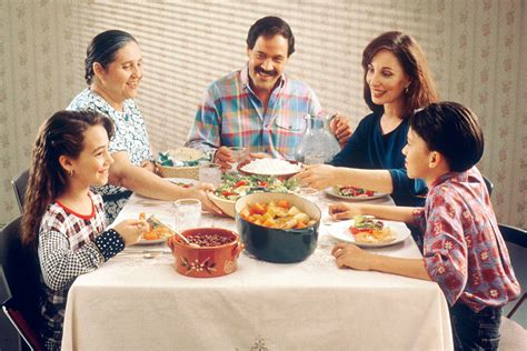 Why Sunday Family Dinners Need To Make A Comeback