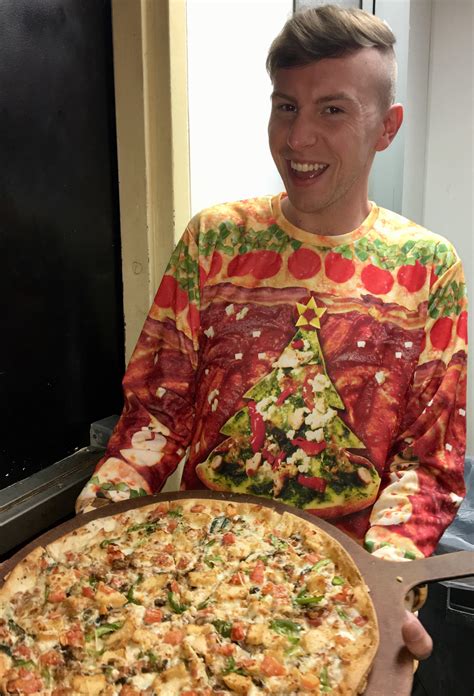 Merry Christmas to all, and to all a good pie. : r/Pizza