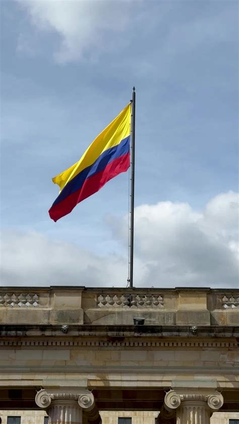 Los mejores 6000+ vídeos de Bandera De Colombia · Banco de Imágenes