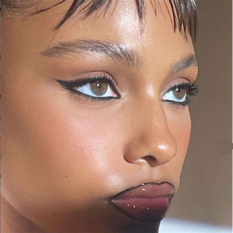 black pencil liner 5