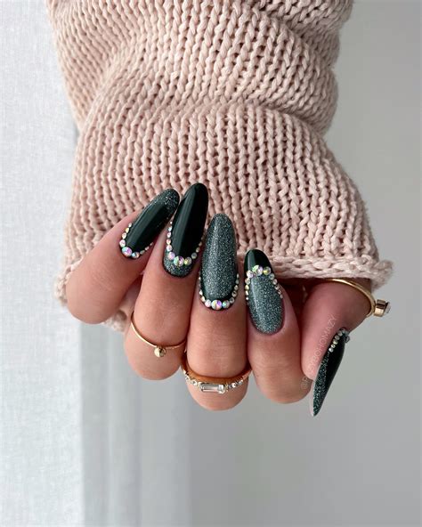 50+ Pretty Emerald Green Nails Ideas - Nail Designs Daily