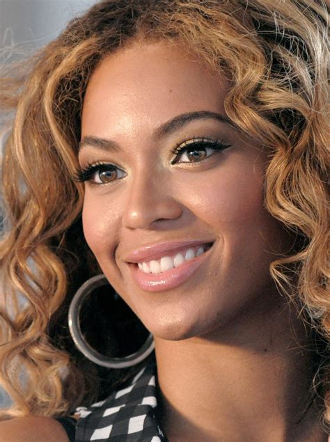 Beautiful Celebrities With Small Lips | Lipstutorial.org