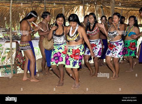 Women of the village perform a dance at the Embera Indian Village Stock Photo: 7561776 - Alamy