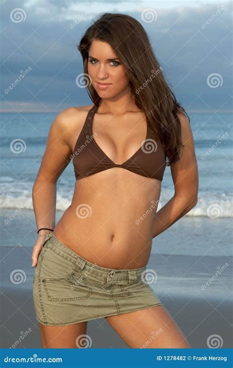 7 Hot Sexy Brunetka__009 Bikini Pics