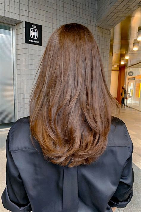 Stylists argue over the hair cutting V vs U shape trend today 21