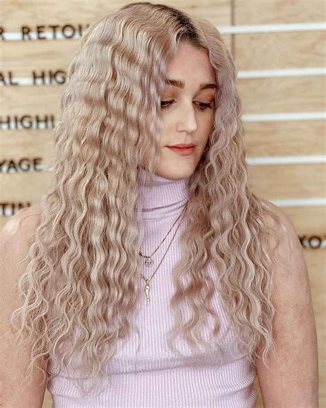 Crimped hairstyles are making a massive comeback on the runway 27