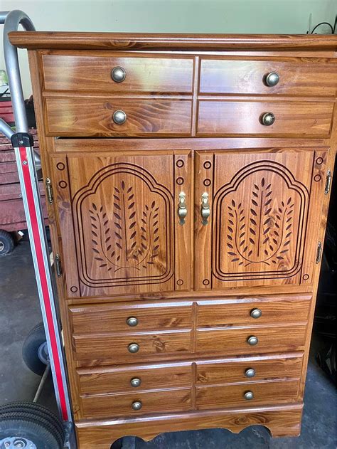 Free to good home - Dressers & Chests of Drawers - Maysville, Kentucky