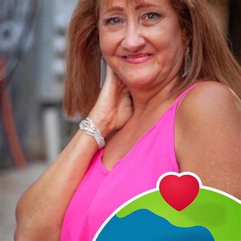 Older women rock it.