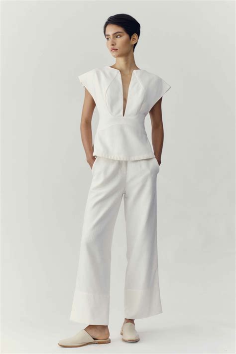 Blusa Maya Fenda - HELENA PONTES | Design de blusas, Ideias fashion