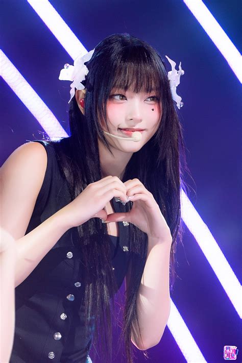 /Haerin/#425626 | Fullsize Image (1800x2700) - Asiachan