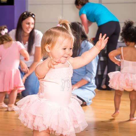 Benefits of dance classes for babies - tiny toes ballet
