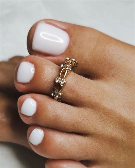 Smalto piedi bianco | Smalto, Unghie, Smalto bianco