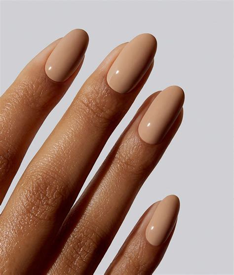 How to Get the Chocolate-Milk Nail Trend