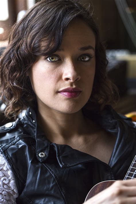 Brina Palencia — Biografi Aktor, Film, Penghargaan & Fakta