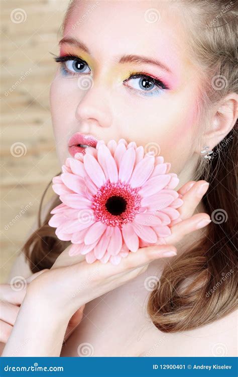 Bellezza immagine stock. Immagine di fresco, salute, fiore - 12900401