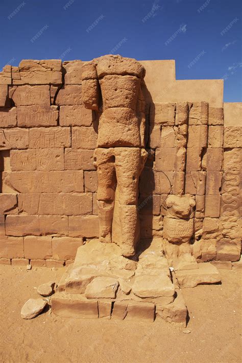 Premium Photo | Kingdom kush - the ruins of the temple in sahara desert