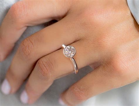 bezel setting  pros  cons