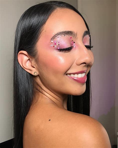 𝐴𝑛𝑎 𝐿𝑎𝑢𝑟𝑎 𝐾𝑙𝑎𝑣𝑒𝑙 (@makeupbyanalau) • Instagram photos and videos