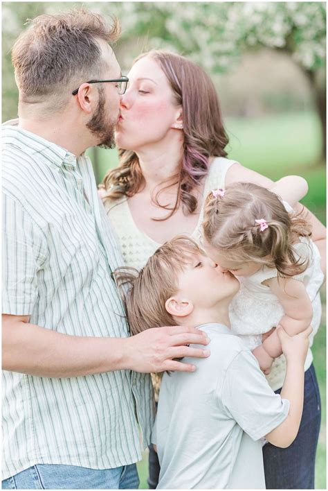 Beautiful Memorial Park Family - Amy Maly Photography