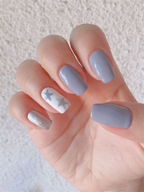 Esmaltado semipermanente uñas nails estrellas | Uñas sencillas y ...