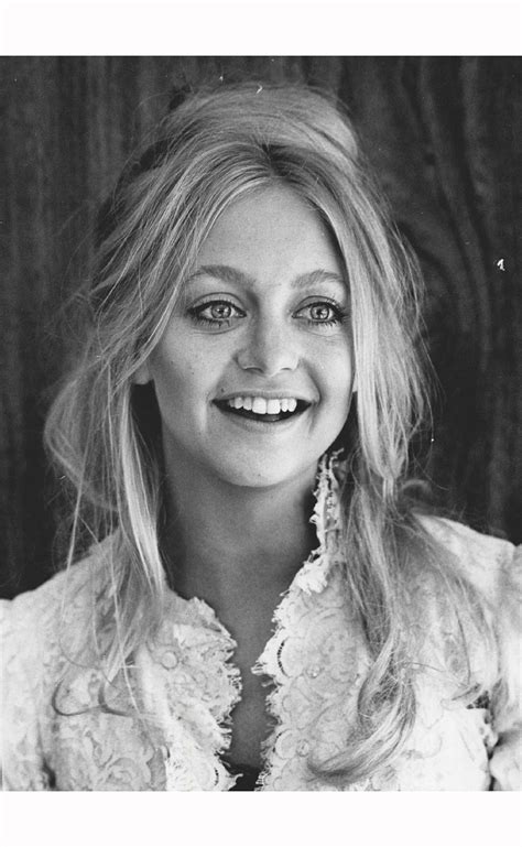Downloaden Goldie Hawn 1219 X 1980| Wallpapers.com
