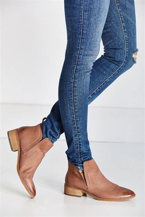 What Shoes Should I Wear to the Airport? | PS Fashion