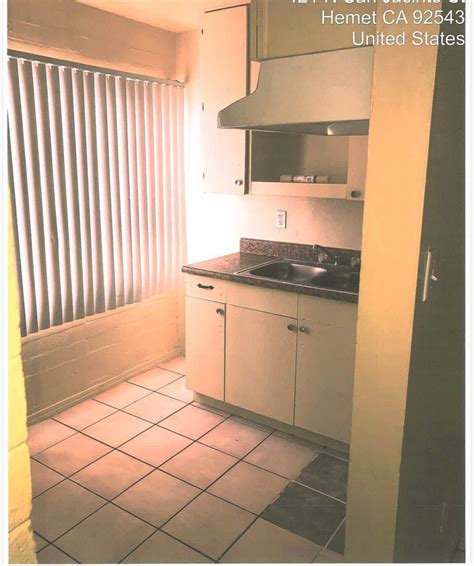 FOR RENT - 3 Bedroom / 1 Bath Corner Apartment Available Hemet, CA