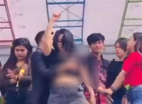tak patut dicontoh mc pertontonkan pegang payu dara biduanita  bone