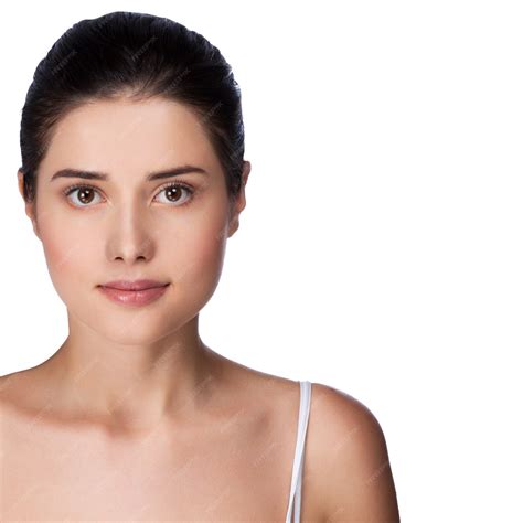 Bello rostro de mujer adulta joven con piel limpia y fresca | Foto Premium