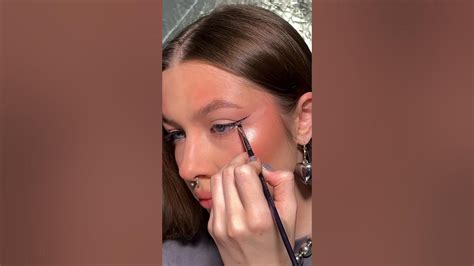 Как нарисовать стрелки на нависшем веке #визажистмосква #макияжмосква # ...