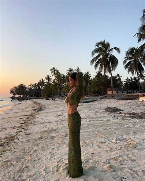 TANN LINE | @aina.simon stuns in our best selling pieces. Shop now up