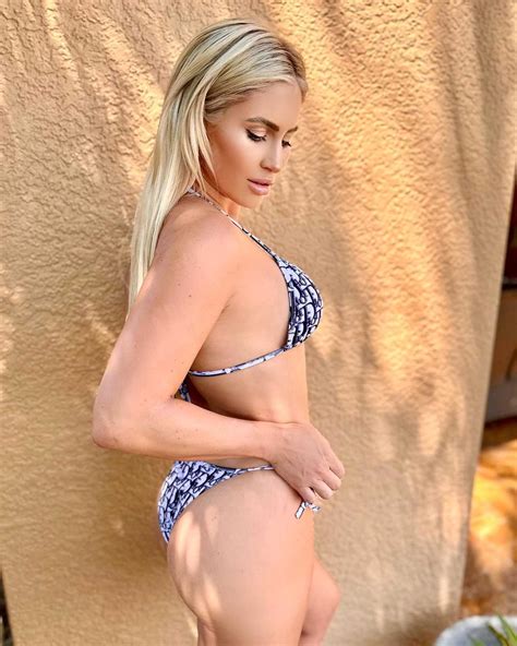 Karin Hart, Paige Spiranac's rival, shows off her stunning body in a