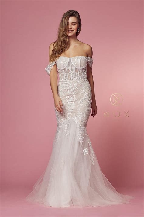 Sleeveless Fitted Long Wedding Gown