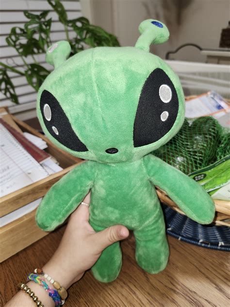 Pin by 🍥•Angel•🧸 on Pins by you | Alien plush, Cute alien, Aliens guy